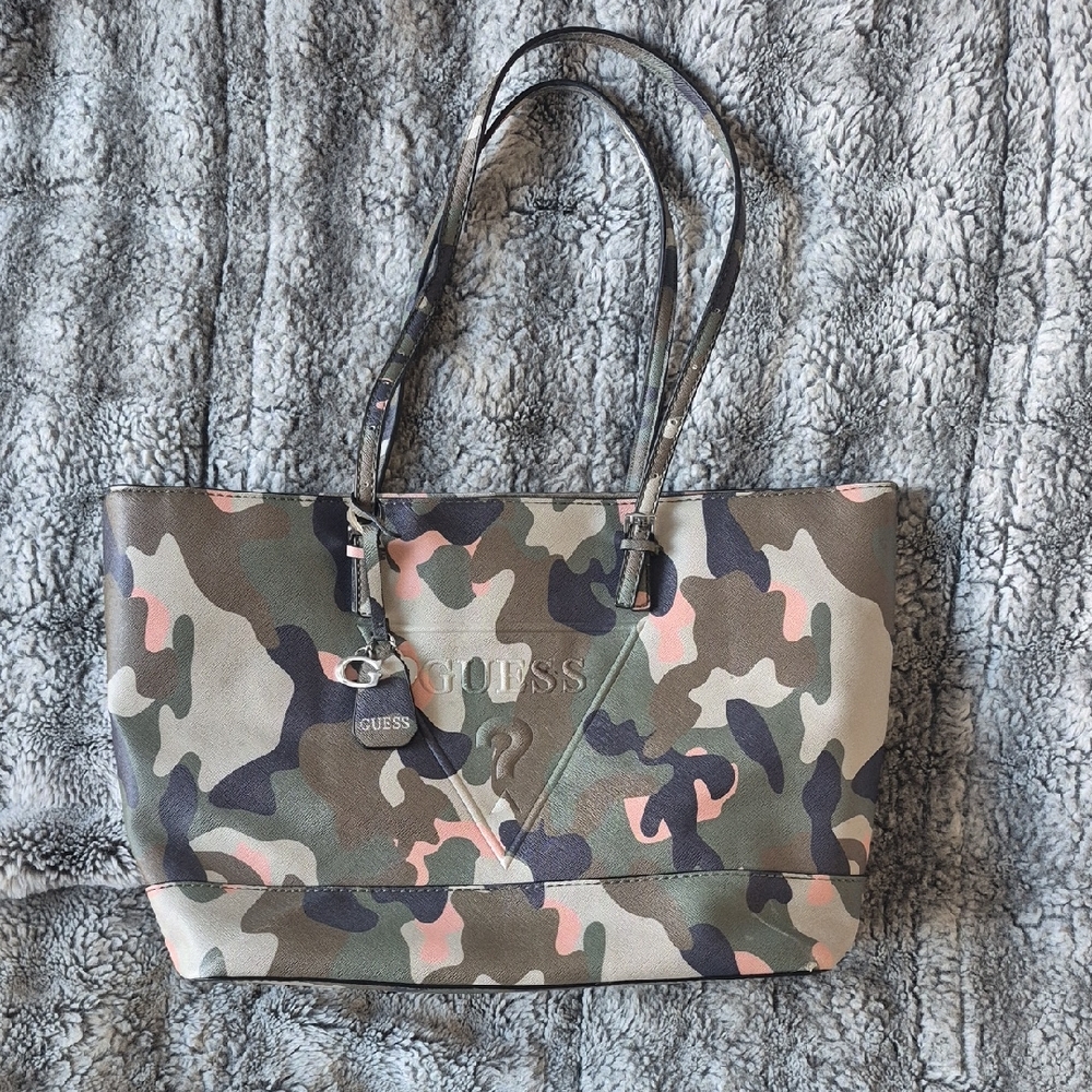 GUESS 🖤 Camouflage Bag